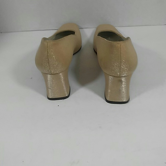 Women's creme stuart weitzman heels size 6 1/2 A A - Picture 3 of 7